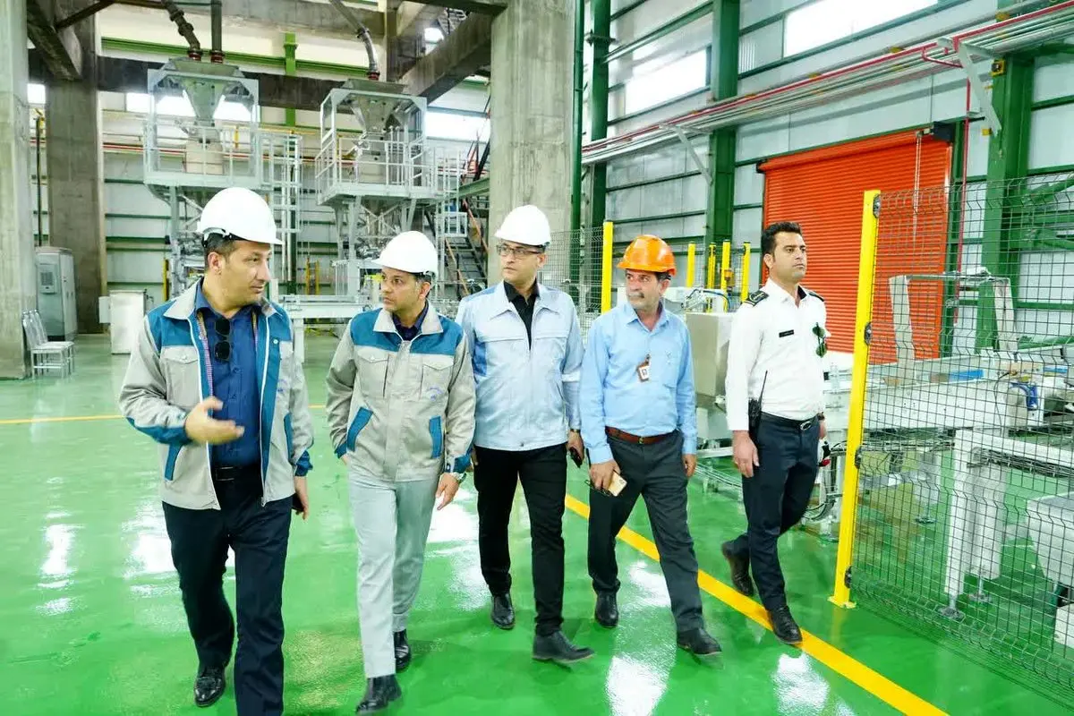 حضور سرپرست شرکت پتروشیمی ارغوان‌گستر ایلام در کنار تیم راه‌اندازی