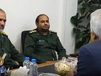  تقدیم هدیه دفتر رهبر معظم انقلاب به دکتر سهراب نژاد