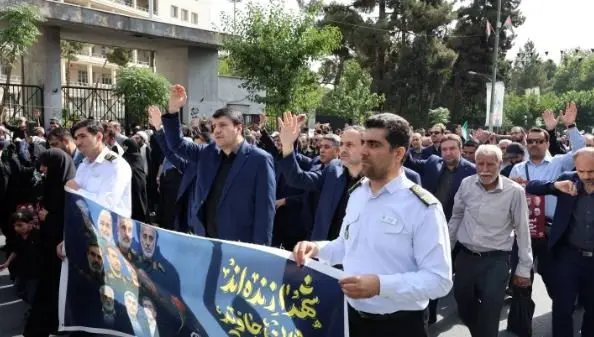 حضور مدیرعامل، اعضای هیأتمدیره، مدیران ارشد و کارکنان بانک توسعه صادرات ایران در آیین تشییع شهدای اقتدار