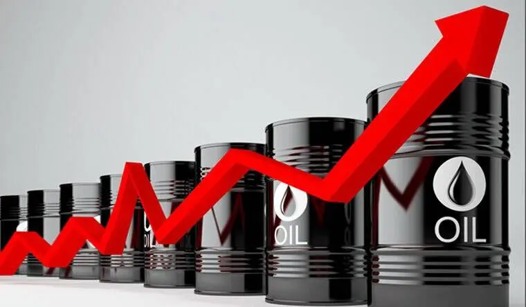 تنگه هرمز میدان نبرد اقتصاد جهان؛ از پیش بینی قیمت نفت ۷۰ دلار تا تحقق ۱۵۰ دلاری