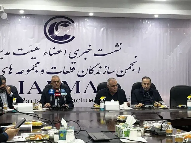 تخصیص ارز، گامی مؤثر در رفع چالش تأمین مواد اولیه / نامه ۲۰۰ قطعه‌ساز به رئیس‌جمهور برای حل مشکلات صنعت خودرو
