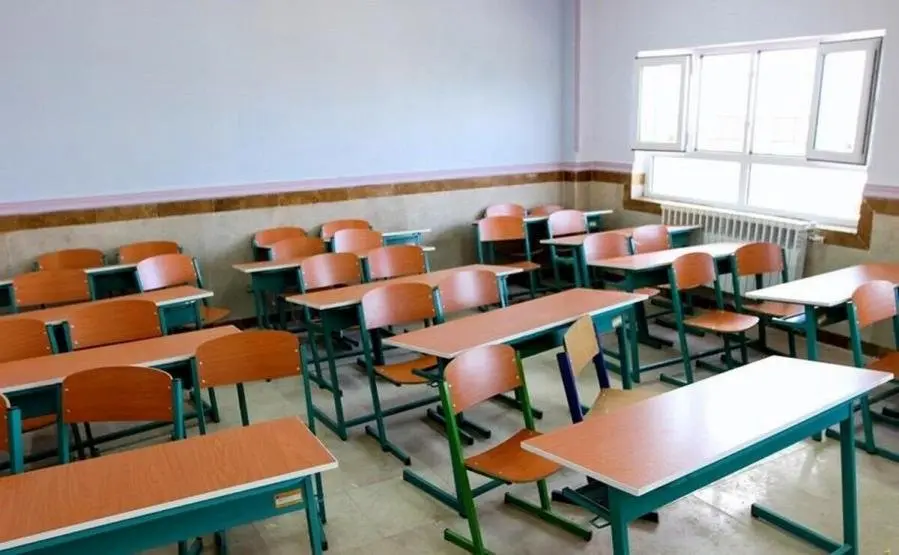 تجاوز وحشتناک معلم به دانش آموزان!