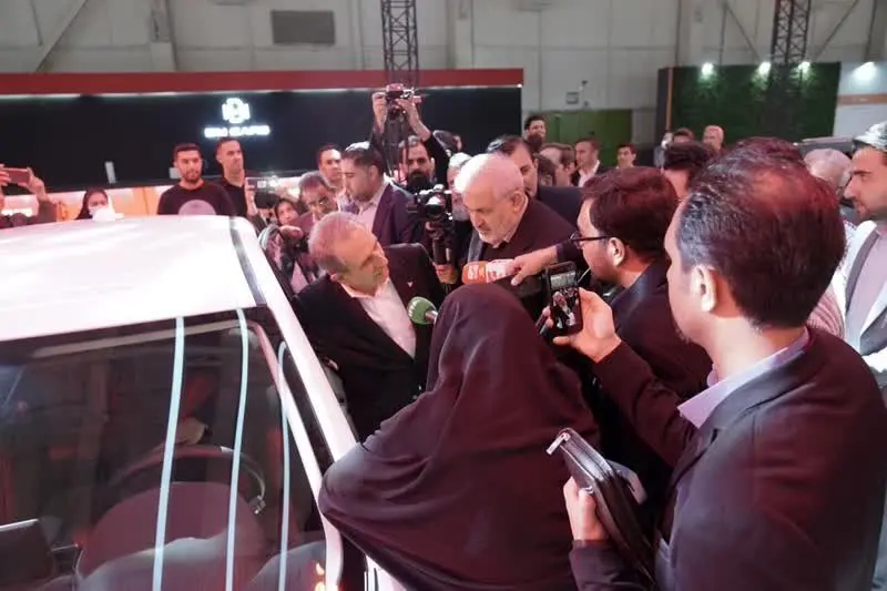 وزیر صمت: از خودروسازان پیشرو در فناوری حمایت می‌کنیم