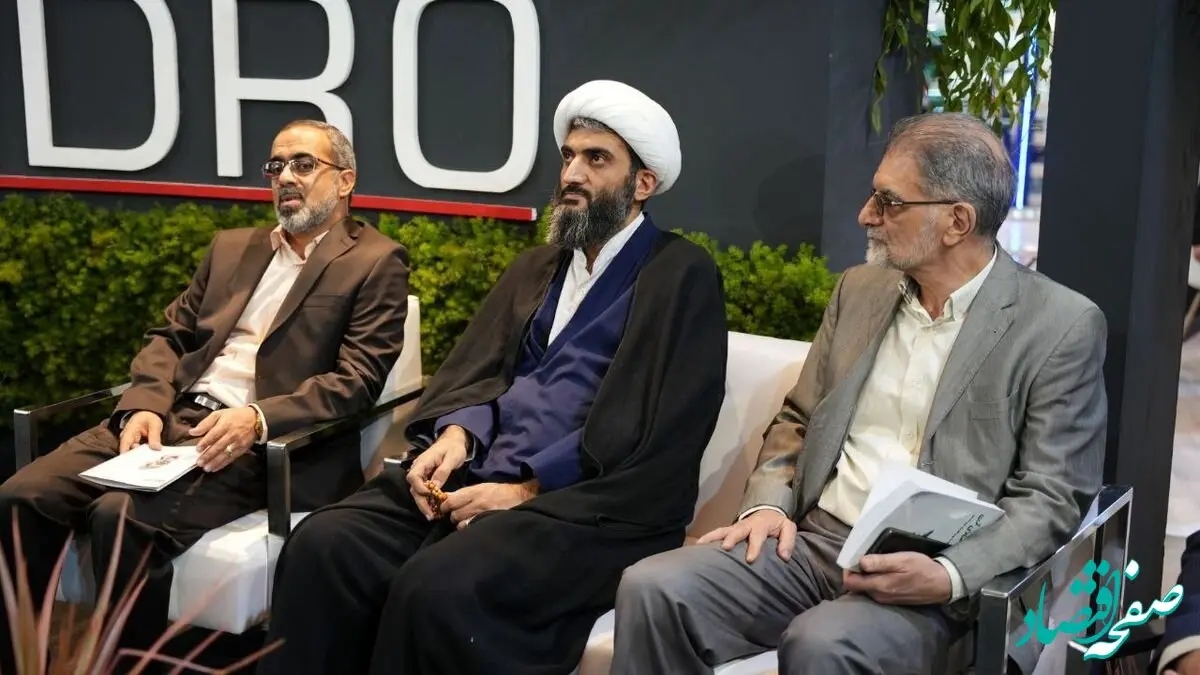 بازدید روح الله ایزدخواه عضو کمیسیون اقتصادی مجلس شورای اسلامی از غرفه ایمیدرو