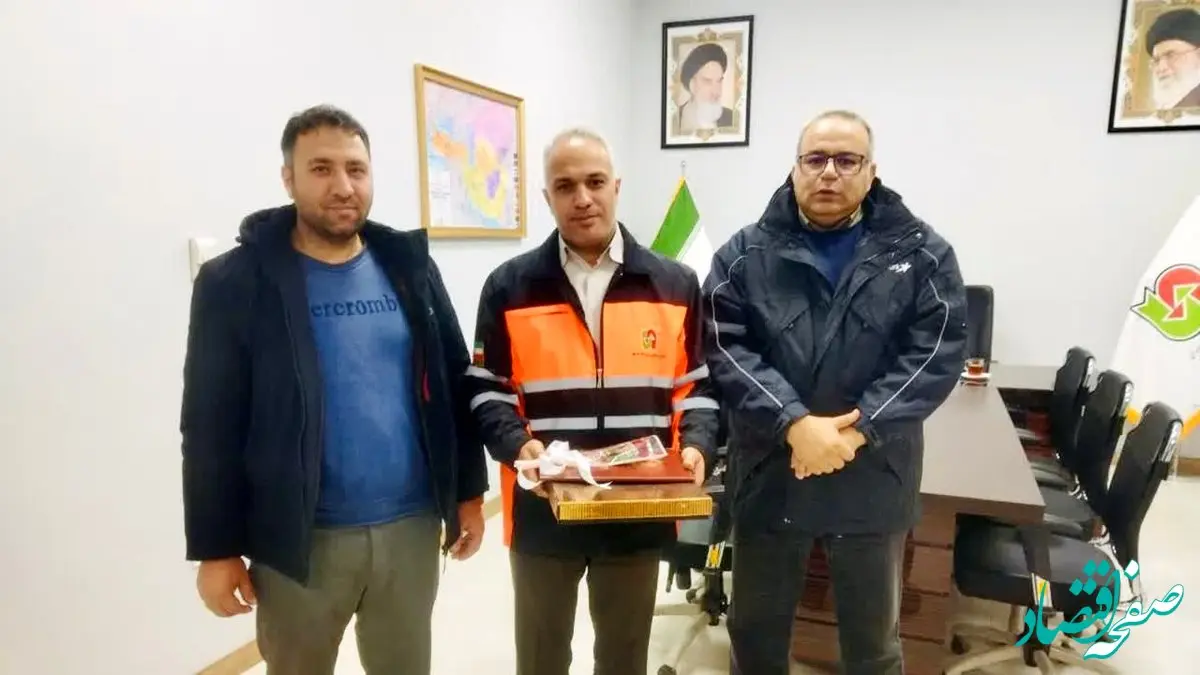 تقدیر از مدیر پایانه مرزی سرخس توسط مدیران منطقه ویژه اقتصادی سرخس