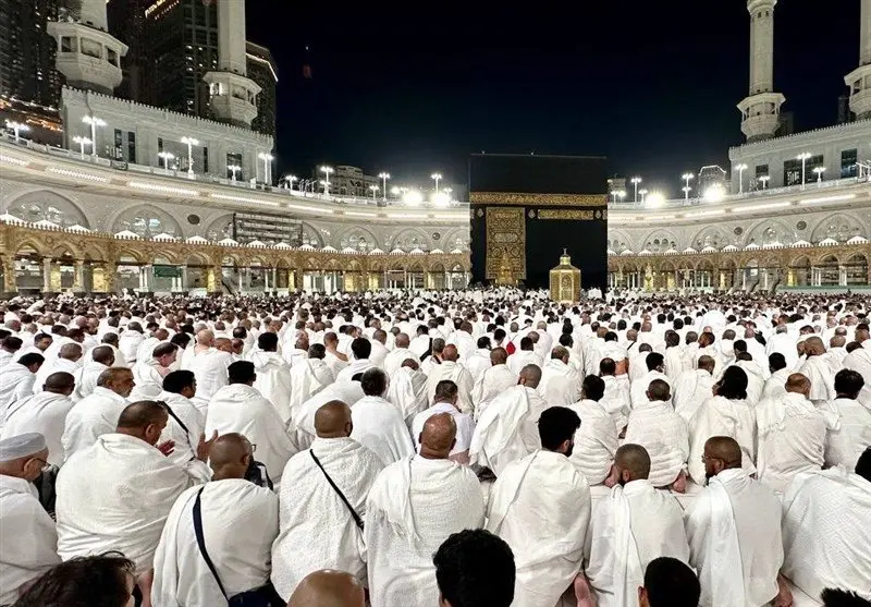 بازگشت حجاج ایرانی ادامه دارد | عبور زائران از مرزهای عرعر و مهران به داخل کشور