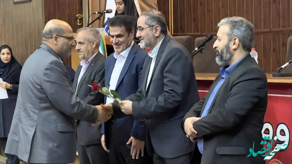 ایثارگران سازمان منطقه آزاد قشم تجلیل شدند