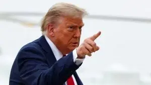 واکنش ترامپ به افزایش قیمت سوخت: کشتی ها نترسند و از تنگه هرمز عبور کنند 