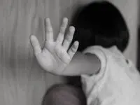 شکنجه وحشتناک دختر ۴ ساله به دست مادر و ناپدریش 