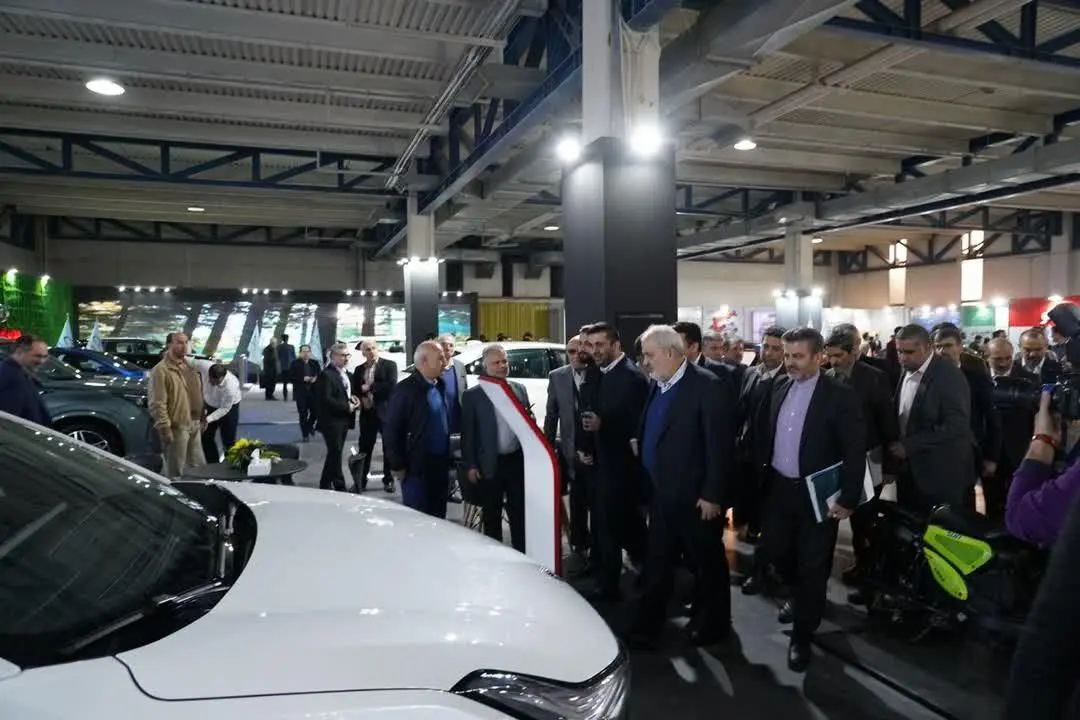 وزیر صمت از محصولات برقی بهمن و BMCARS دیدن کرد

