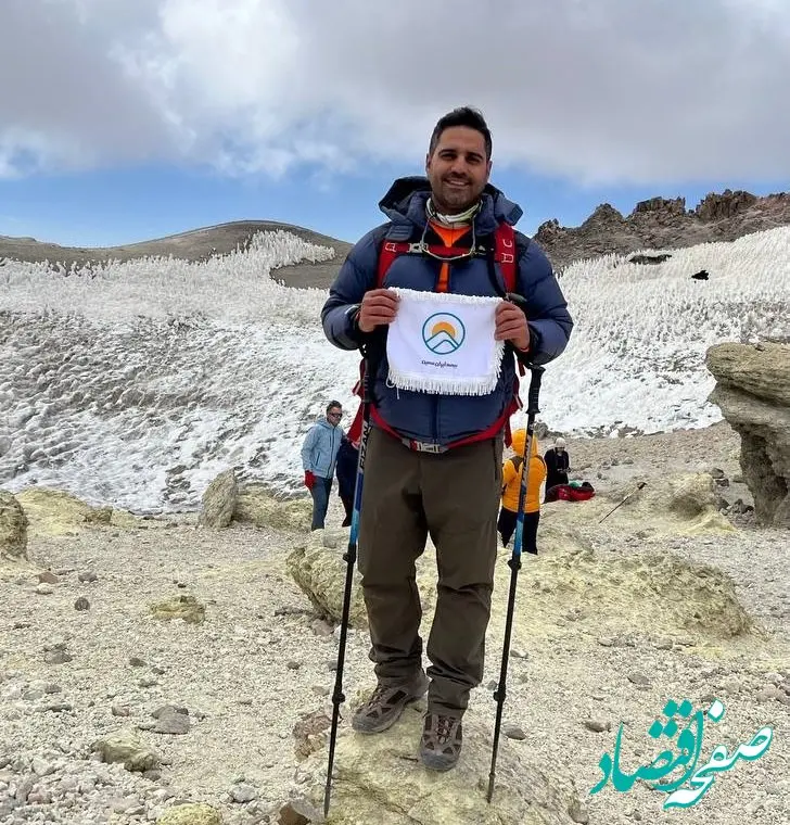 اهتزاز پرچم اتکایی ایران معین بر فراز دماوند