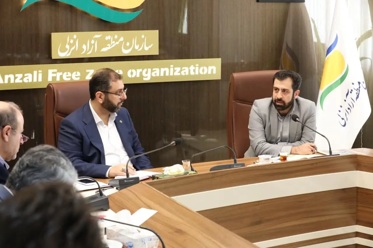 طبق ماده 65 قانون احکام دائمی توسعه، مدیرعامل عالی ترین مقام مسئول از سوی دولت در منطقه است

