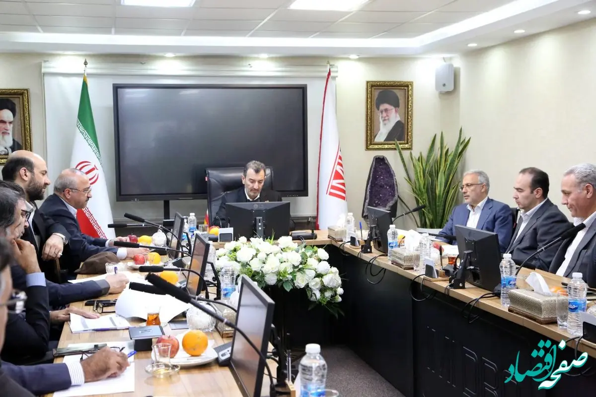 در جلسه پایش اقدامات منطقه ویژه خلیج فارس مطرح شد: تاکید سمیعی نژاد بر بهره برداری بهینه، چابک وطبق برنامه از اسکله منطقه ویژه خلیج فارس