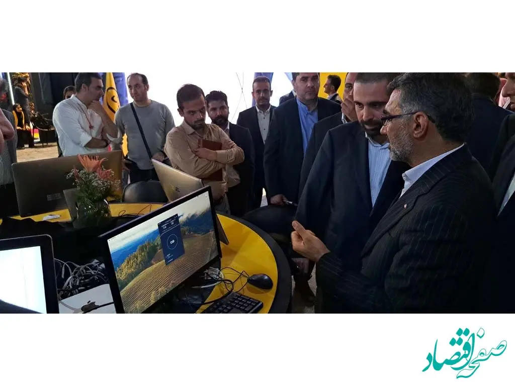 بازدید دبیر شورای عالی و رییس مرکز ملی فضای مجازی از غرفه ایرانسل در الکامپ