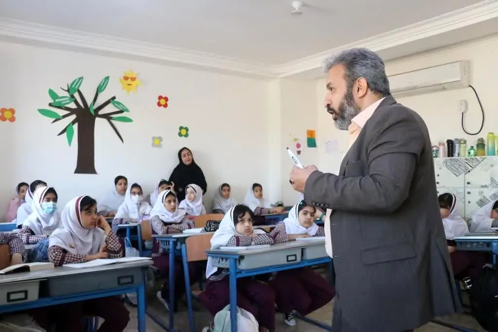 گفتمانسازی و ترویج مفاهیم اقتصادی برای دانش آموزان قشم