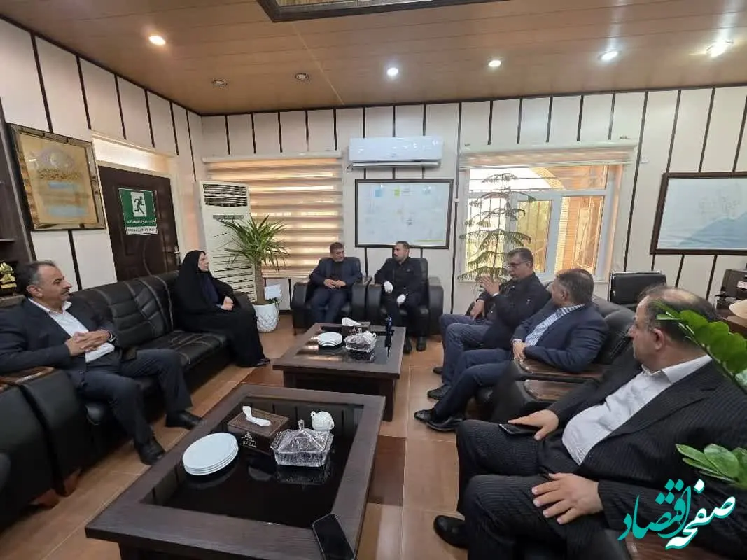 بازدید مدیرعامل منطقه آزاد اروند از پالایشگاه آبادان و بررسی ابعاد حادثه آتش‌سوزی