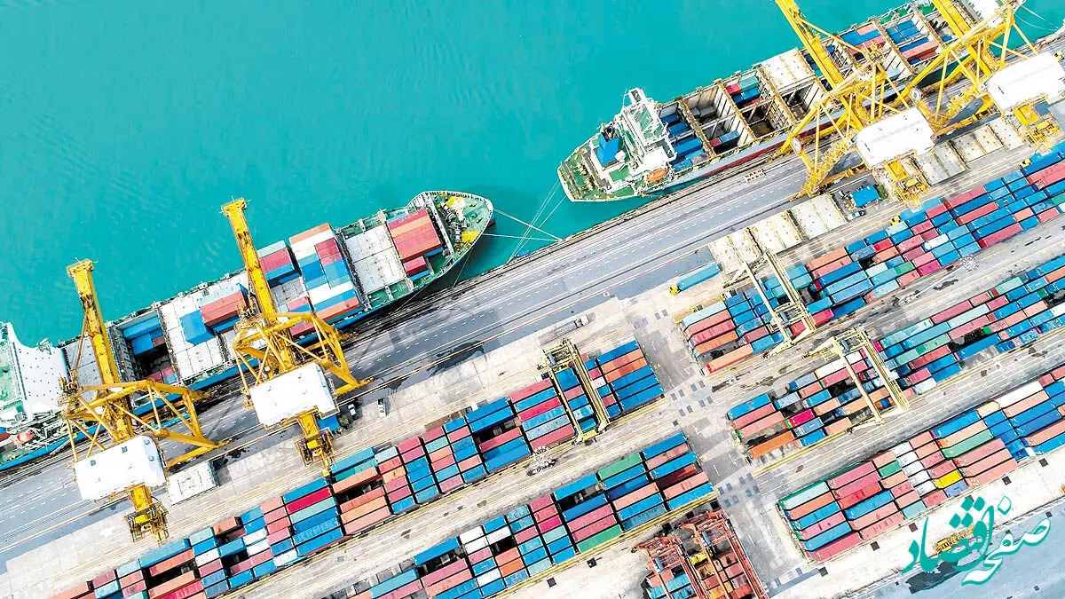 چرا تراز تجاری منفی شد/کاهش قیمت‌های جهانی در حوزه کالاهای پتروشیمی/افت صادرات گاز به میزان ۵/۳ میلیارد دلار/وضع عوارض صادراتی روی کالاهای خام و نیمه‌خام(پیشرفت تکنولوژی بسیاری از مزیت‌های نسبی صادرات مواد خام را از بین می‌برد