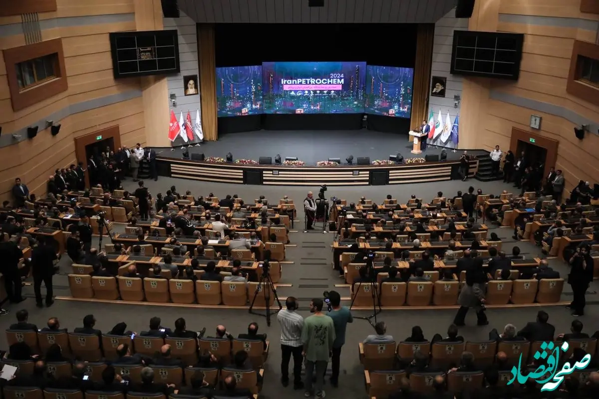 آغاز نخستین همایش و نمایشگاه «ایران پتروکم» با حمایت بانک صادرات ایران