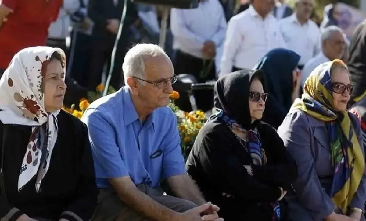 آخرین خبر از افزایش ۱۰۰ هزار تومانی حکمت کارت بازنشستگان / پول یک روغن هم نمی‌شود!