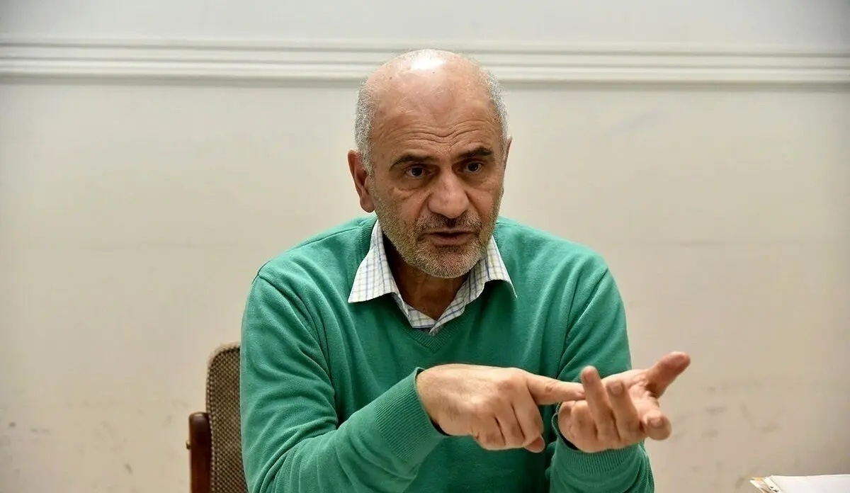 همه چیز در جامعه ما دفرمه و از ریخت افتاده است