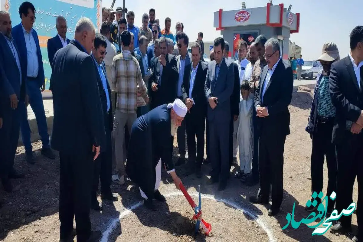 کلنگ زنی چهار پروژه عمرانی نقطه آغاز تحول در منطقه آزاد دوغارون می باشد