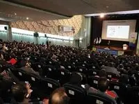 تقدیر از بانیان و سخنران کارگاه چالش ها، فرصت ها و آینده پیش روی کسب و کار صنعت بیمه