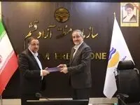 اهدای حکم ریاست کارگروه ارتقا سلامت اداری و مقابله با قاچاق کالا و ارز منطقه آزاد قشم به عادل پیغامی