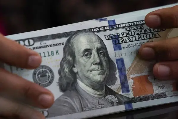 دلار در هفته آینده ثبات دارد؛ عرضه ارز به کاهشی شدن قیمت کمک کرد