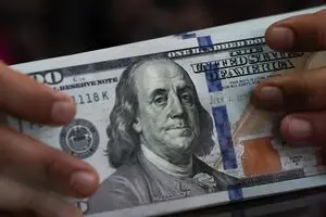 دلار در هفته آینده ثبات دارد؛ عرضه ارز به کاهشی شدن قیمت کمک کرد