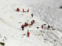 آخرین وضعیت کشته شدگان و مصدومان حادثه اشترانکوه ؛ جست وجوها برای یافتن پیکر مفقودین ادامه دارد / نجات مصدومین روی تیغه !