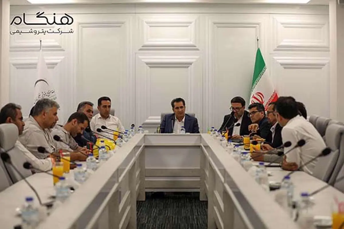 بازدید رئیس HSE هلدینگ خلیج فارس و مدیرکل حفاظت محیط زیست استان بوشهر از پتروشیمی هنگام/ منصوریان: باید در راستای مسئولیت اجتماعی، در اطراف مجتمع‌ها، فضای سبز گسترش یابد