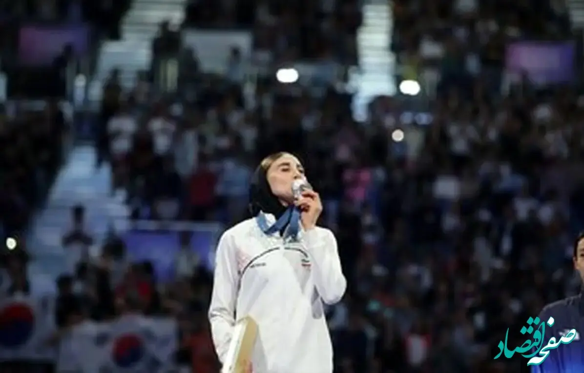 یک عکس خاص از ژست ناهید کیانی با ایفل