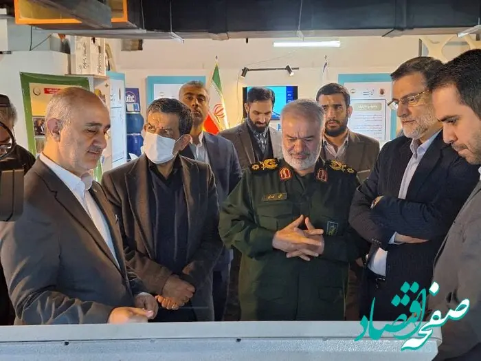 بازدید جانشین فرمانده سپاه پاسداران از غرفه دستاوردهای بانک دی