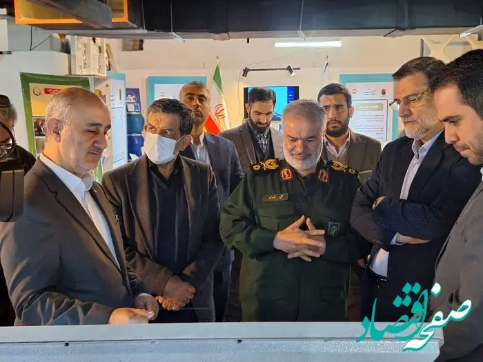 بازدید جانشین فرمانده سپاه پاسداران از غرفه دستاوردهای بانک دی