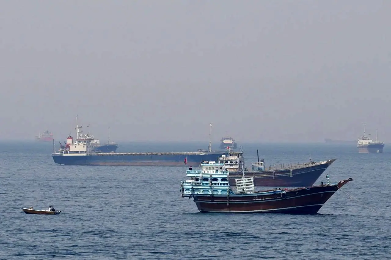 نیویورک تایمز: از ۱۳۰ کشتی به ۸ کشتی در روز؛ تهران گلوی اقتصاد جهان را فشرده است | افزایش وحشتناک قیمت بنزین و گاز در سراسر جهان