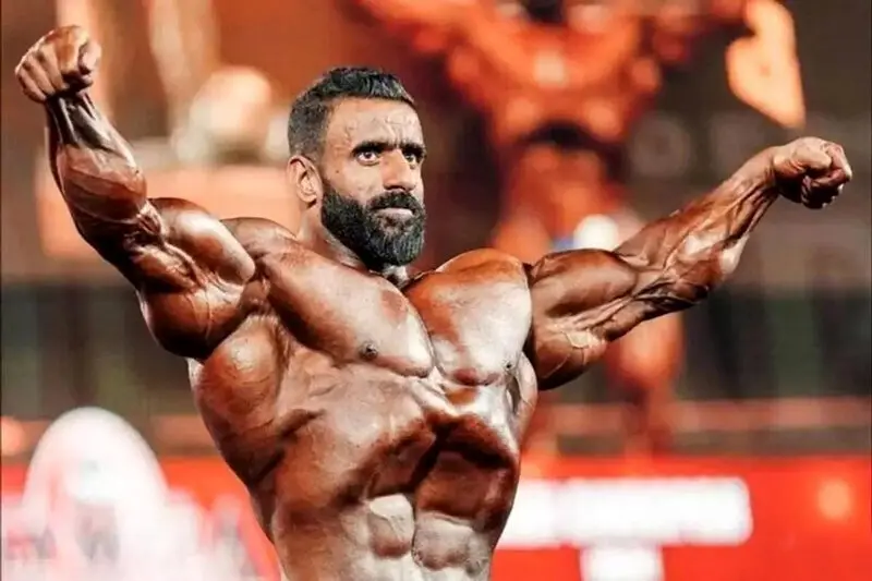 گشت‌وگذار خانوادگی هادی چوپان به همراه یک عقاب! + تصویر