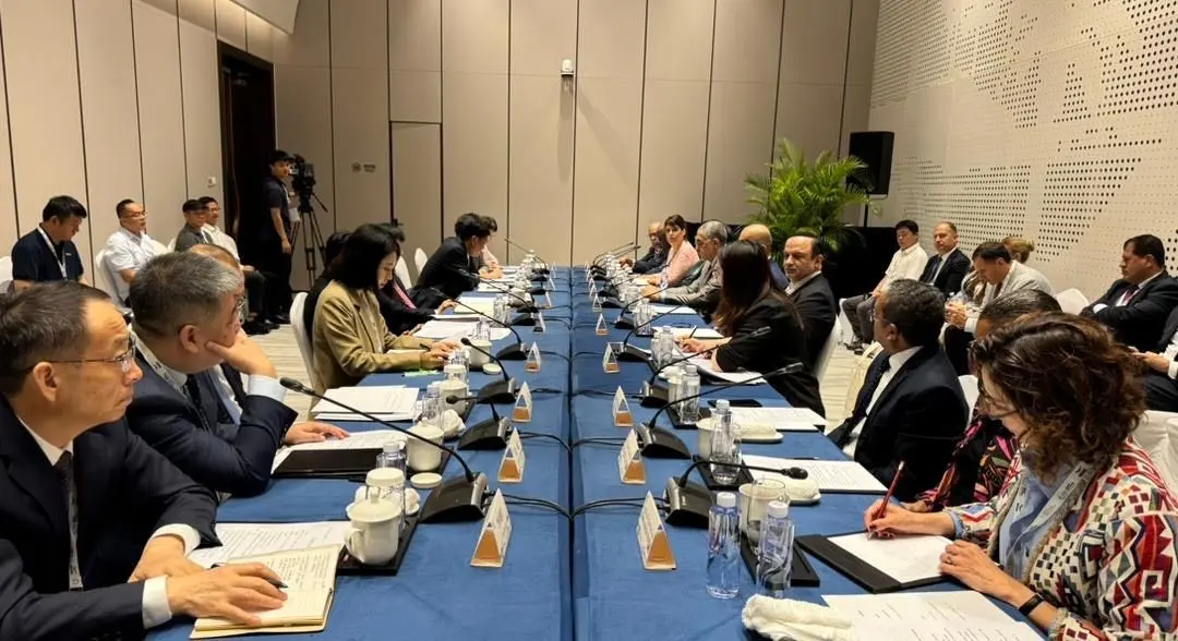 نشست نماینده رئیس جمهور چین و دبیر کل حزب استان هاینان با مقامات عالی اجلاس جهانی مناطق آزاد