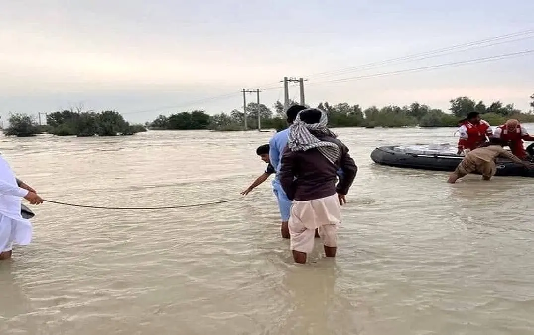 کمکرسانی وزارت دفاع از طریق پتروشیمی مکران به سیلزدگان سیستان و بلوچستان