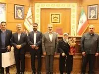 مدیون والدین شهدایی هستیم که فرزندان خود را در راه انقلاب نثار کردند