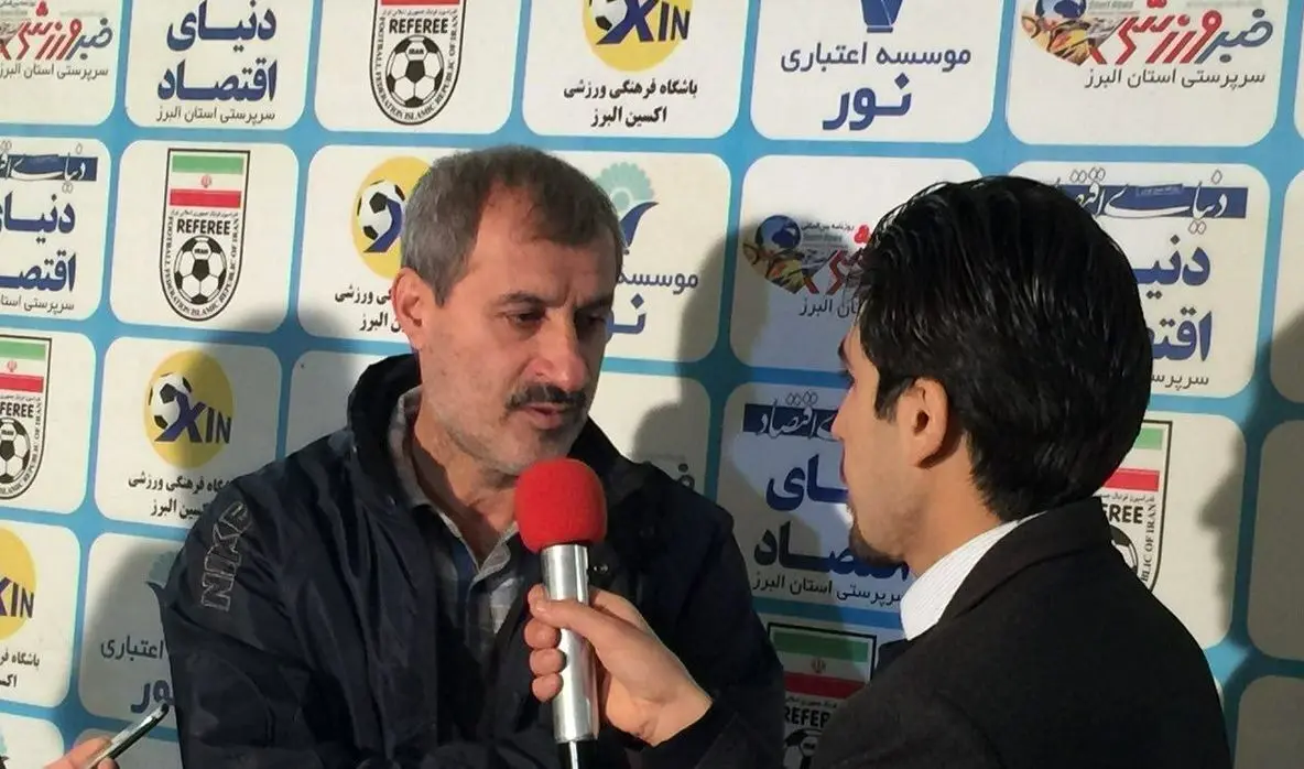 تقابل چهره های مطرح استقلال و پرسپولیس در دادگاه /  پیشکسوت قرمزها با شکایت دایی به زندان رفت !  / شکایت دو استقلالی از ستاره پرفروغ سالهای دور آبی ها 