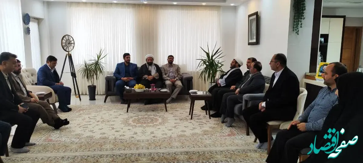 دیدار مدیرعامل شرکت آلومینای ایران و مسئولین شهرستان جاجرم با تعدادی از خانواده های معظم شهدا و ایثارگران عزیز به مناسبت گرامیداشت هفته دفاع مقدس