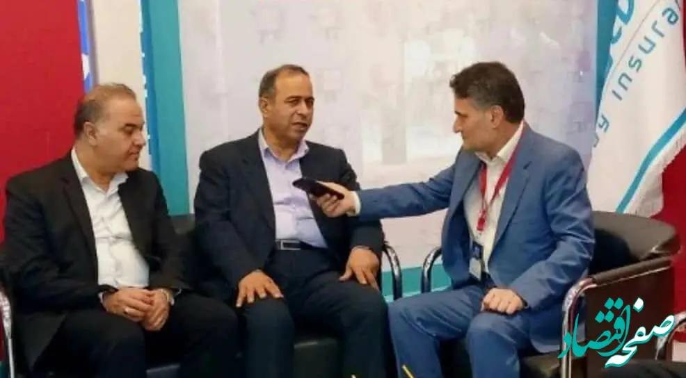 بازدید دبیرکل سندیکای بیمه‌گران ایران از غرفه بیمه دی در نمایشگاه صنعت مالی