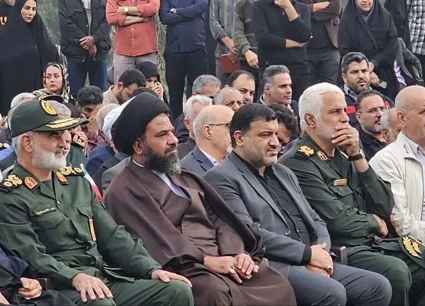 حضور مدیر عامل شرکت فولاد اکسین خوزستان به همراه جمعی از مسئولین شرکت در مراسم تشییع شهید گمنام در منطقه باهنر اهواز 