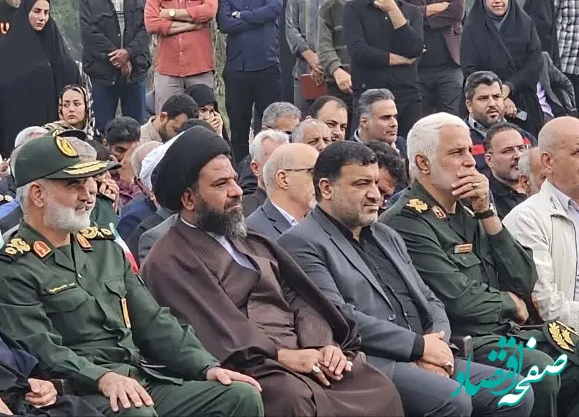 حضور مدیر عامل شرکت فولاد اکسین خوزستان به همراه جمعی از مسئولین شرکت در مراسم تشییع شهید گمنام در منطقه باهنر اهواز 