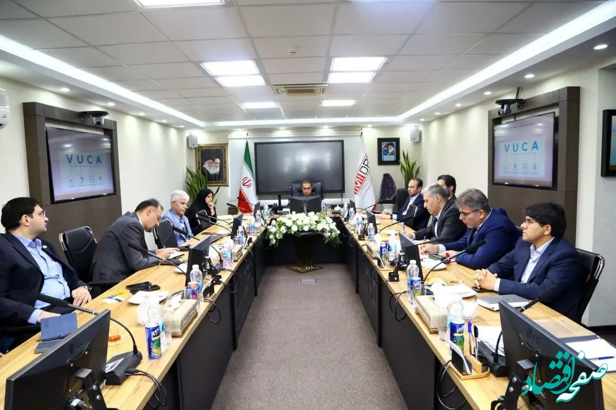 برگزاری نشست راهکارهای نگاهداشت نیروی انسانی در ایمیدرو