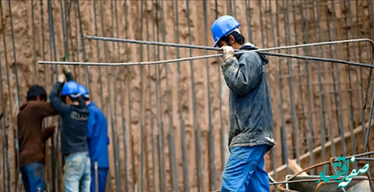 از مهاجرت کارگران برای یک لقمه نان تا صف‌های طولانی بیمه