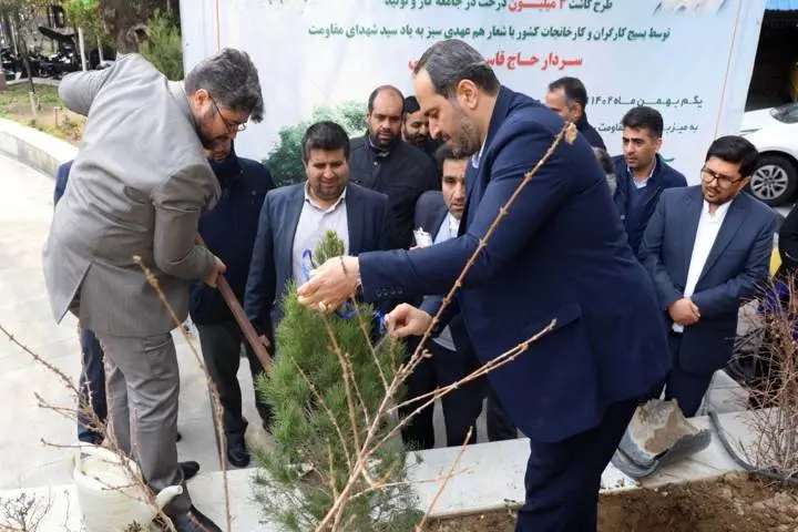 غرس سه نهال در سازمان تأمیناجتماعی به نام سه شهید این سازمان