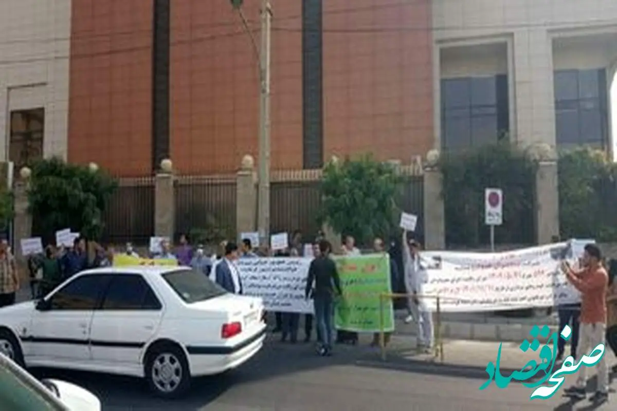 واکنش تعزیرات به تجمعات حوالهداران خودرو | خریداران سردرگم؛ خودروسازان قانونگریز
