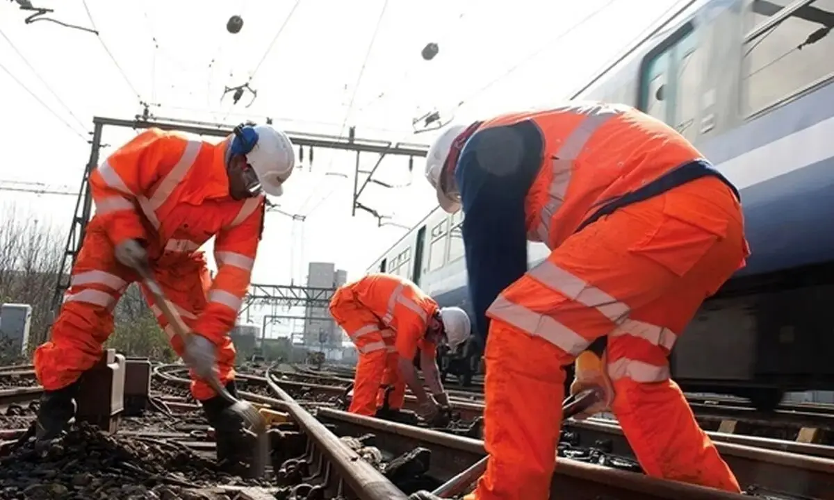 آخرین خبر از نیروهای شرکتی امروز پنجشنبه ۲۰ فروردین ۱۴۰۵ | پاداش مناسبتی به کارگران شرکتی بدهید!