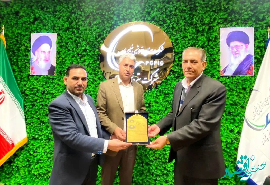  تقدیر روابط عمومی شرکت پتروشیمی ایلام از رئیس خدمات مجتمع